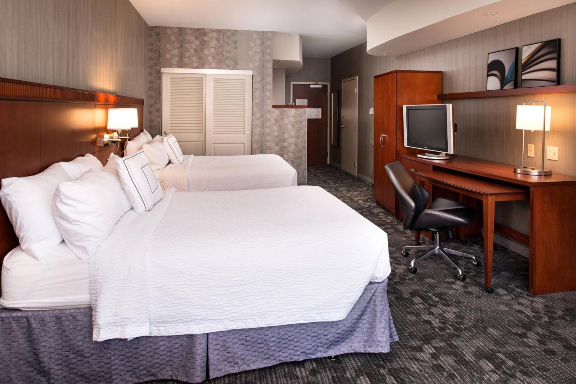 Courtyard By Marriott Hotel