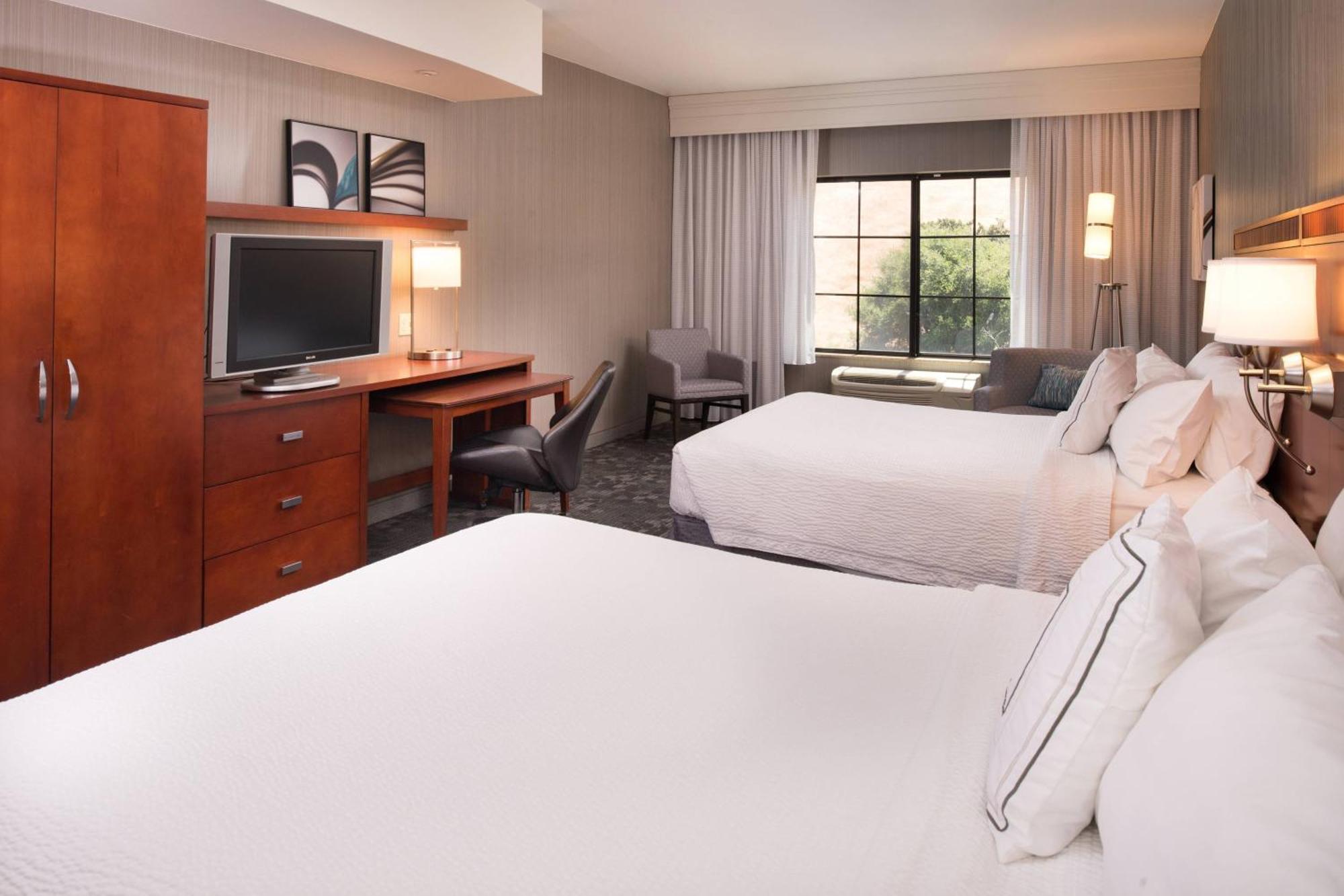 Courtyard By Marriott Hotel
